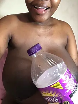 Snapshot of SexyAngeliqua chatting on 10.26.25 SexyAngeliqua online show from 10.26.25