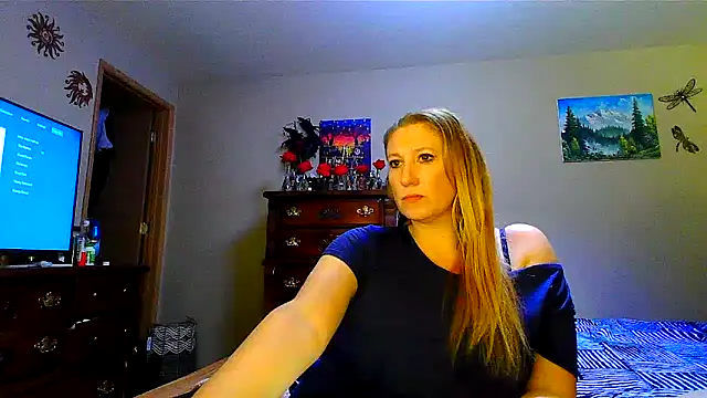 Snapshot of lilyhornyhousewife chatting on 02.02.25 lilyhornyhousewife online show from 02.02.25