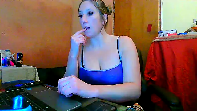 Snapshot of lilyhornyhousewife chatting on 02.09.25 lilyhornyhousewife online show from 02.09.25