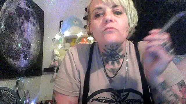 Snapshot of Hunniebunnie78 chatting on 06.15.26 Hunniebunnie78 online show from 06.15.26