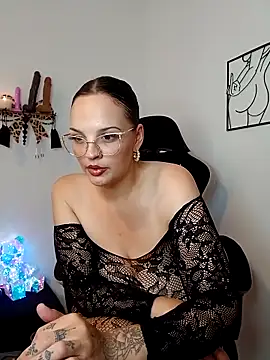 Snapshot of Jujuicy_97 chatting on 09.11.25 Jujuicy 97 online show from 09.11.25