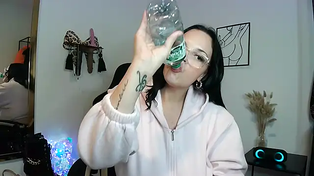 Snapshot of Jujuicy_97 chatting on 09.19.25 Jujuicy 97 online show from 09.19.25