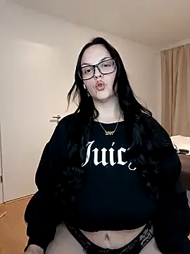 Snapshot of Jujuicy_97 chatting on 10.07.25 Jujuicy 97 online show from 10.07.25