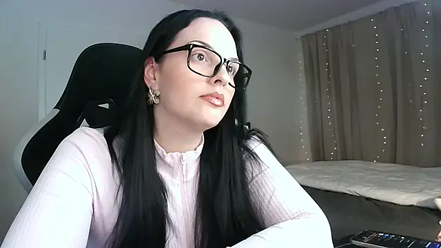 Snapshot of Jujuicy_97 chatting on 10.20.25 Jujuicy 97 online show from 10.20.25