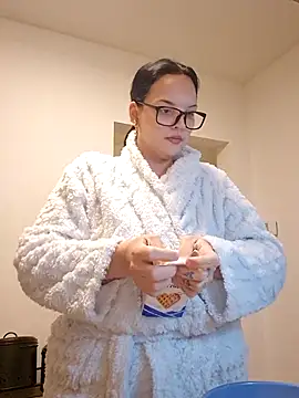 Snapshot of Jujuicy_97 chatting on 12.01.25 Jujuicy 97 online show from 12.01.25