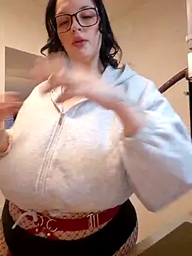 Snapshot of Jujuicy_97 chatting on 02.04.26 Jujuicy 97 online show from 02.04.26