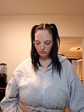 Snapshot of Jujuicy_97 chatting on 02.11.26 Jujuicy 97 online show from 02.11.26