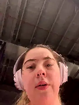 Snapshot of brooklynivy chatting on 10.03.25 brooklynivy online show from 10.03.25