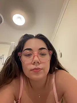 Snapshot of brooklynivy chatting on 04.14.26 brooklynivy online show from 04.14.26