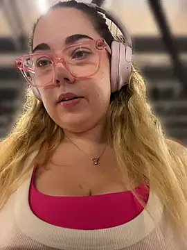 Snapshot of brooklynivy chatting on 04.15.26 brooklynivy online show from 04.15.26