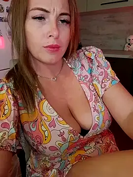 Snapshot of Cute_Hot_Alice chatting on 09.15.25 Cute Hot Alice online show from 09.15.25