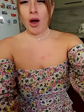 Snapshot of Cute_Hot_Alice chatting on 10.17.25 Cute Hot Alice online show from 10.17.25