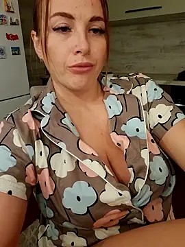 Snapshot of Cute_Hot_Alice chatting on 10.20.25 Cute Hot Alice online show from 10.20.25
