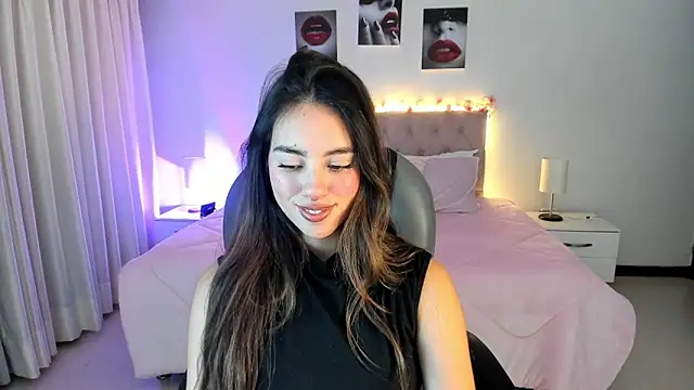 Snapshot of _Charlotte_evans_1 chatting on 11.08.25 Charlotte evans 1 online show from 11.08.25