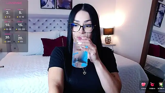 sarascottt online show from 02.13.25