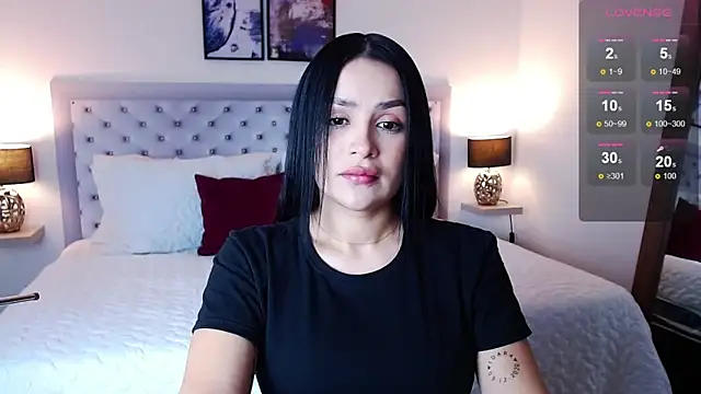 sarascottt online show from 03.18.25