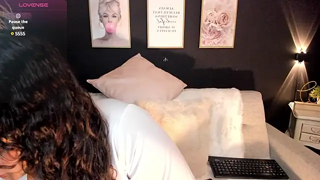 Keisha west online show from 02.04.25