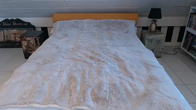 Snapshot of Greyhound70 chatting on 09.14.25 Greyhound70 online show from 09.14.25