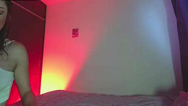 Snapshot of Imsophie_collins chatting on 12.17.24 Imsophie collins online show from 12.17.24