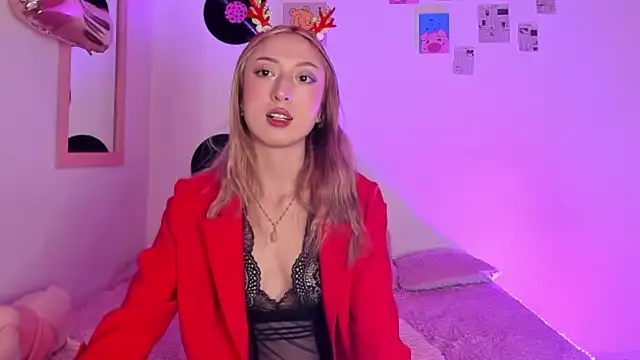 Snapshot of Imsophie_collins chatting on 12.20.25 Imsophie collins online show from 12.20.25