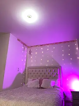 Snapshot of itsmadely chatting on 10.22.25 itsmadely online show from 10.22.25