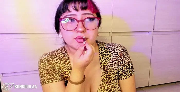 larissa01  online show from 04.03.26