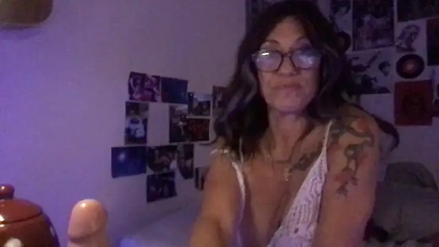 Snapshot of karrmmaa chatting on 11.14.25 karrmmaa online show from 11.14.25