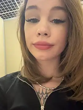 Snapshot of Street_young chatting on 03.22.25 Street young online show from 03.22.25