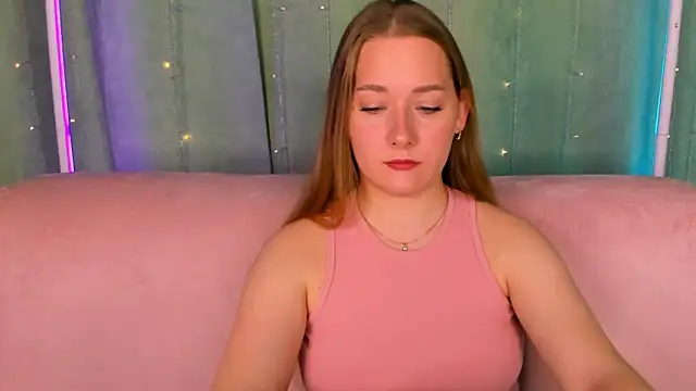 Snapshot of AlinaVice chatting on 04.30.26 AlinaVice online show from 04.30.26