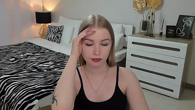 shy  lady online show from 03.18.25