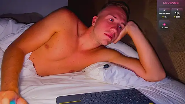 Snapshot of tommy_cumfinger chatting on 10.30.25 tommy cumfinger online show from 10.30.25