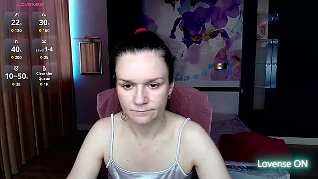 Snapshot of AriaGray chatting on 04.25.26 AriaGray online show from 04.25.26