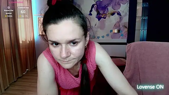 Snapshot of AriaGray chatting on 04.29.26 AriaGray online show from 04.29.26