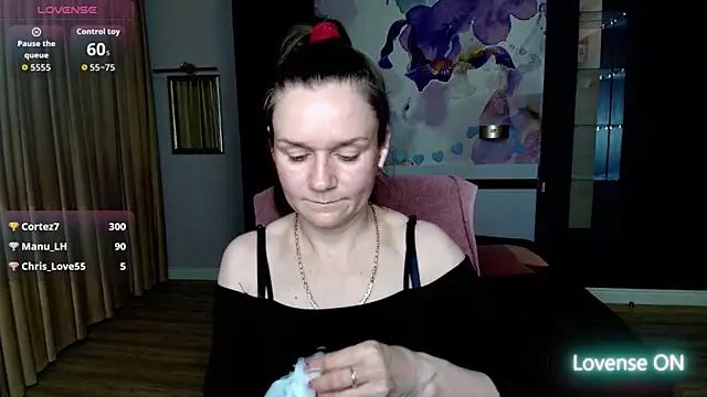Snapshot of AriaGray chatting on 04.29.26 AriaGray online show from 04.29.26