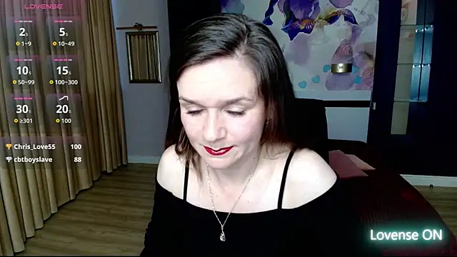 Snapshot of AriaGray chatting on 05.11.26 AriaGray online show from 05.11.26