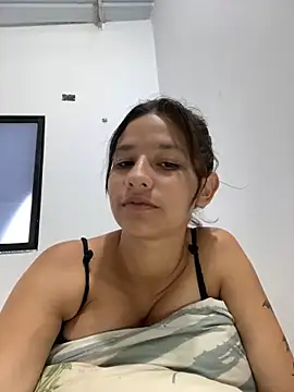 Snapshot of FerneyManti chatting on 05.22.26 FerneyManti online show from 05.22.26