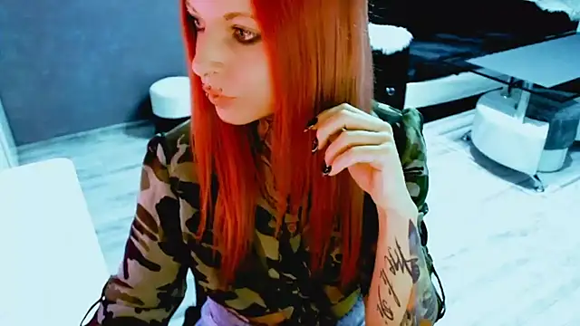 Snapshot of InesGold chatting on 11.18.25 InesGold online show from 11.18.25