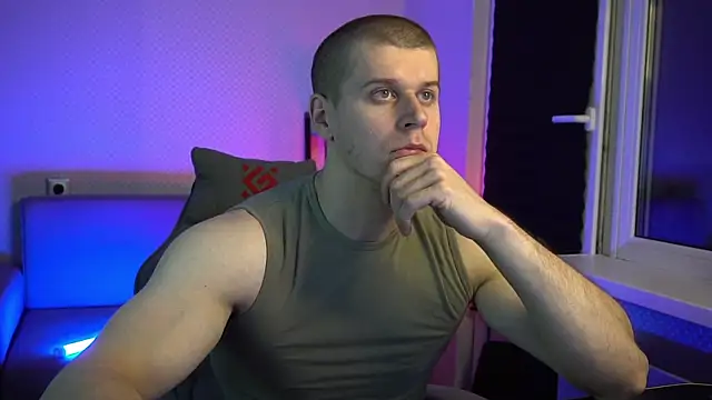 Snapshot of Bruno_Banani chatting on 09.18.25 Bruno Banani online show from 09.18.25
