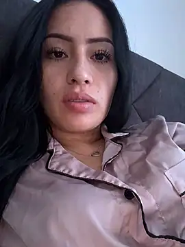 Snapshot of Sara_luna_ chatting on 12.17.24 Sara luna online show from 12.17.24