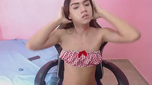 Snapshot of DEMI_LEED chatting on 02.04.25 DEMI LEED online show from 02.04.25