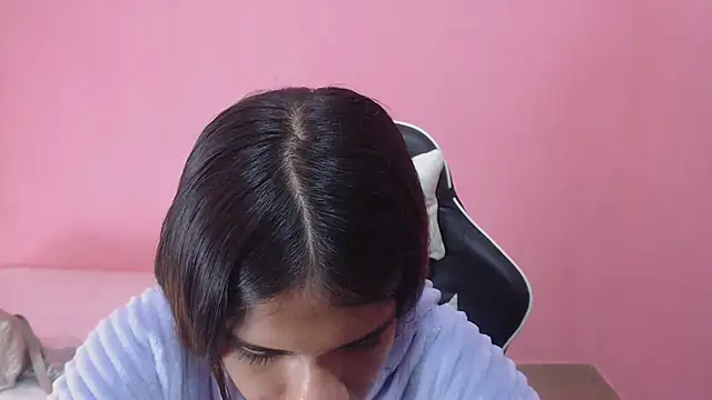 Snapshot of DEMI_LEED chatting on 02.05.25 DEMI LEED online show from 02.05.25