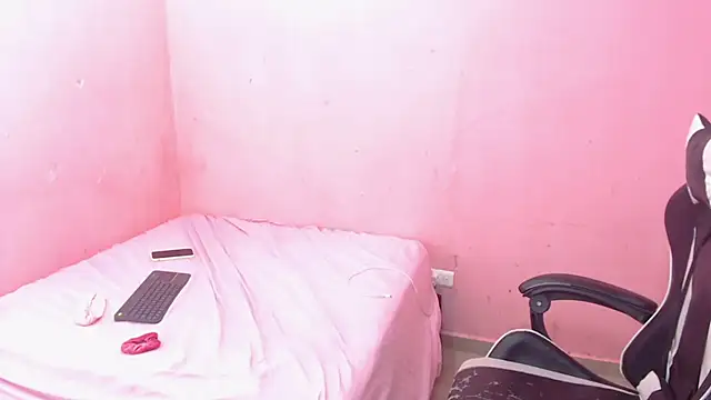 Snapshot of DEMI_LEED chatting on 02.11.25 DEMI LEED online show from 02.11.25