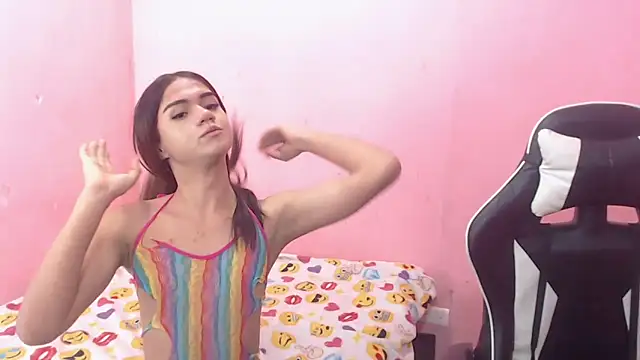 Snapshot of DEMI_LEED chatting on 02.13.25 DEMI LEED online show from 02.13.25