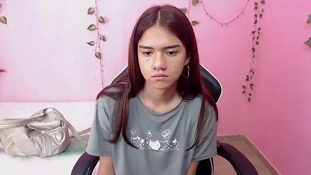 Snapshot of DEMI_LEED chatting on 02.20.25 DEMI LEED online show from 02.20.25