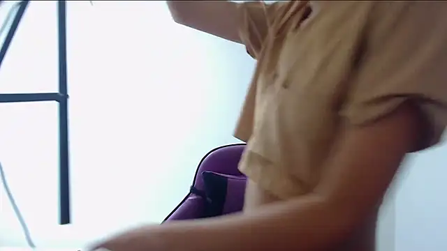 Snapshot of DEMI_LEED chatting on 02.27.25 DEMI LEED online show from 02.27.25