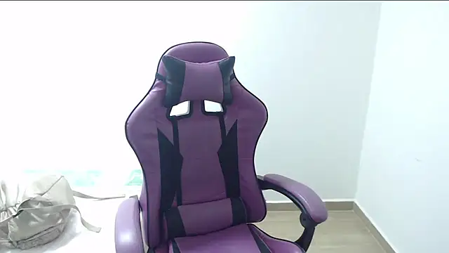 Snapshot of DEMI_LEED chatting on 03.03.25 DEMI LEED online show from 03.03.25