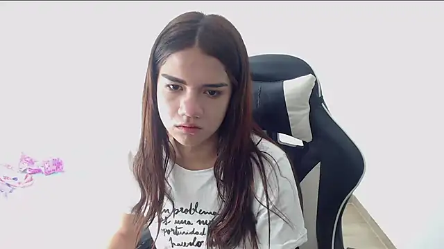 Snapshot of DEMI_LEED chatting on 03.06.25 DEMI LEED online show from 03.06.25