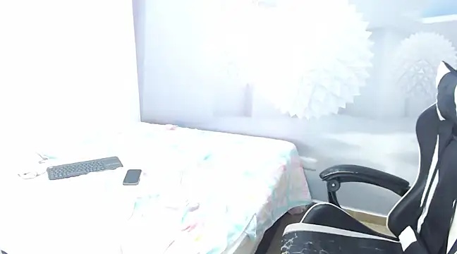 Snapshot of DEMI_LEED chatting on 03.10.25 DEMI LEED online show from 03.10.25