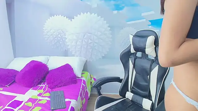 Snapshot of DEMI_LEED chatting on 03.19.25 DEMI LEED online show from 03.19.25