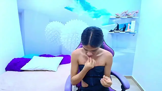 Snapshot of DEMI_LEED chatting on 09.11.25 DEMI LEED online show from 09.11.25